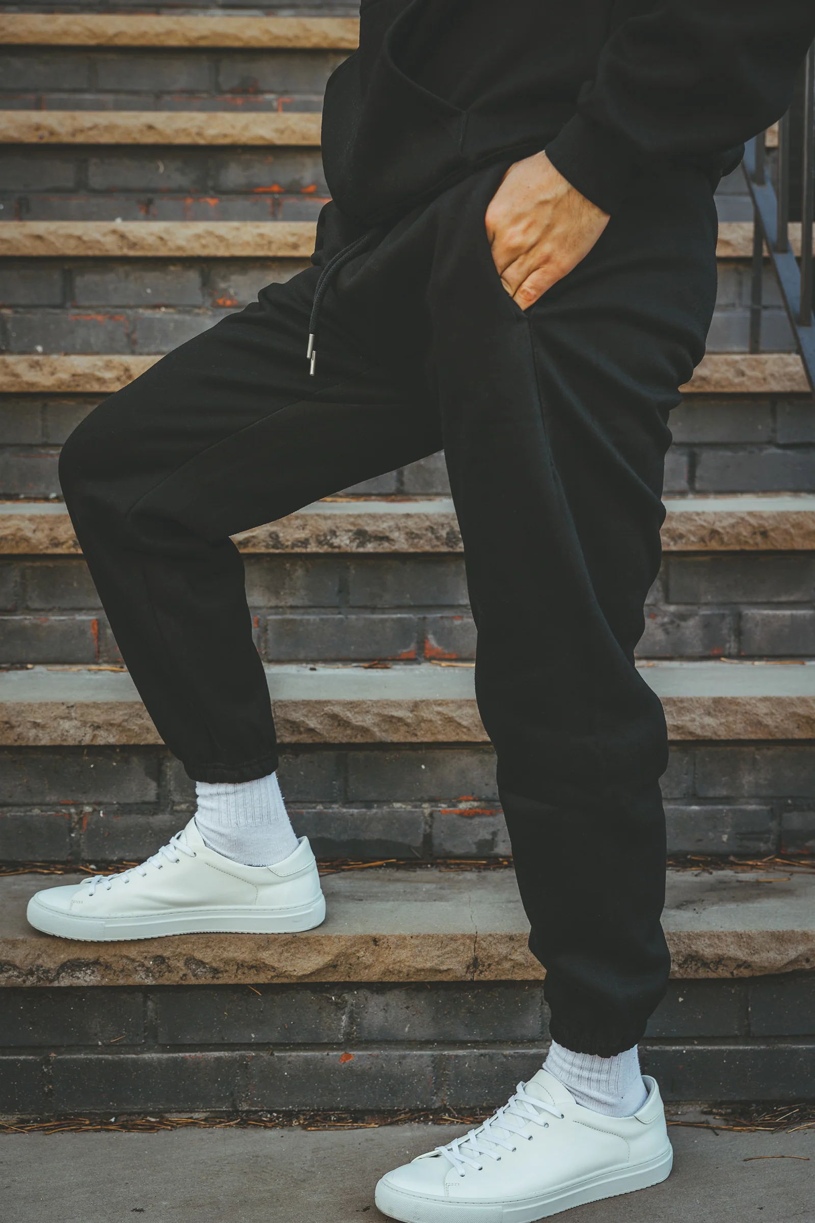 Core Sweatpants Black - Image 2